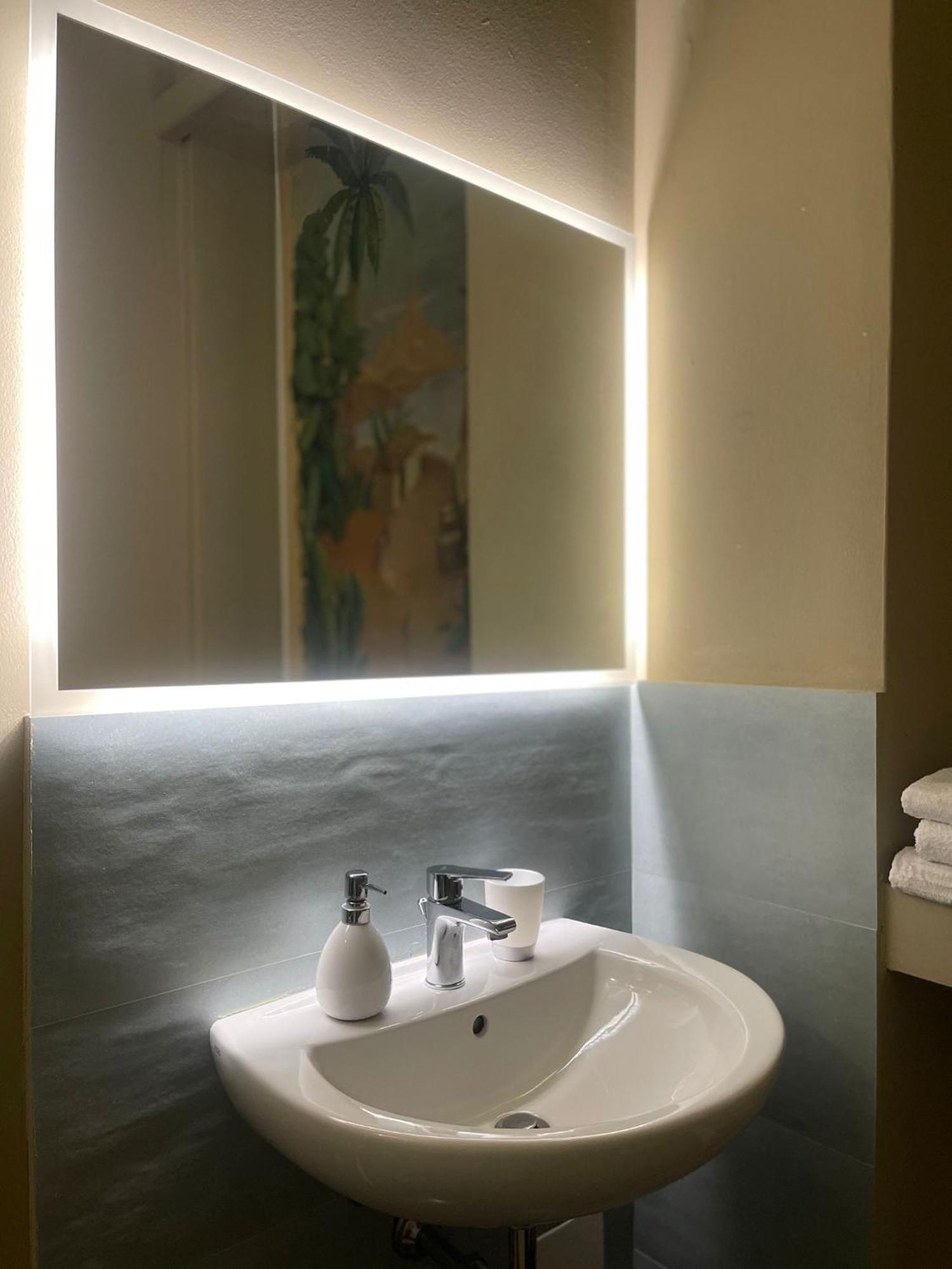 B&B Piazza Duomo al 55 Voghera Esterno foto
